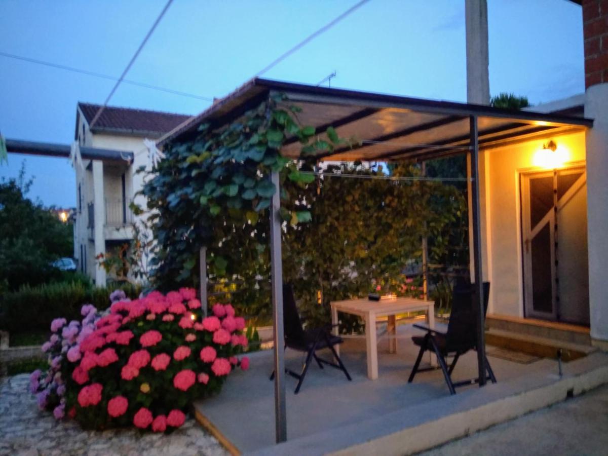 Apartments And Room Markovic Rovinjsko Selo Exterior photo