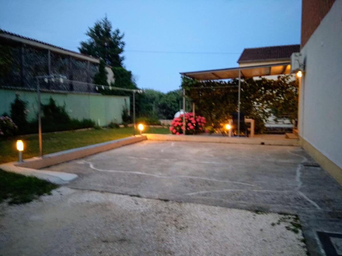 Apartments And Room Markovic Rovinjsko Selo Exterior photo